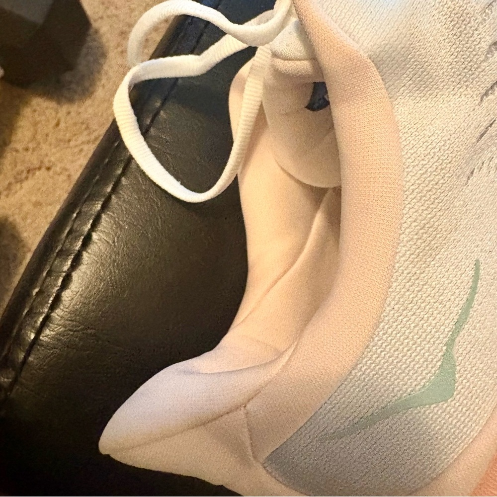 Hoka Men’s Clifton8 White and Lavender Athletic Shoes sz 8D - Picture 12 of 12